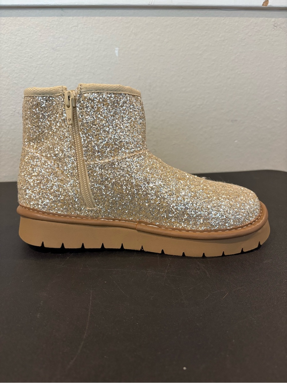 Cat & Jack Girls Honor Faux Suede Style Fur Lined Gold Glitter Boots Toddler 13 - Picture 5 of 10